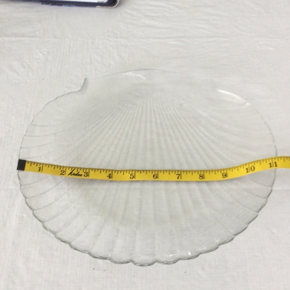 Vintage Clear Glass Shell Plate - Picture 3 of 4